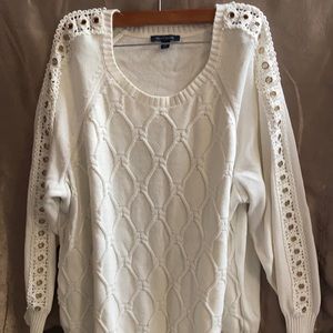 EUC Tommy Hilfiger Off white sweater rivet sleeves